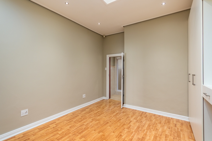 2 Bedroom Property for Sale in Claremont Western Cape